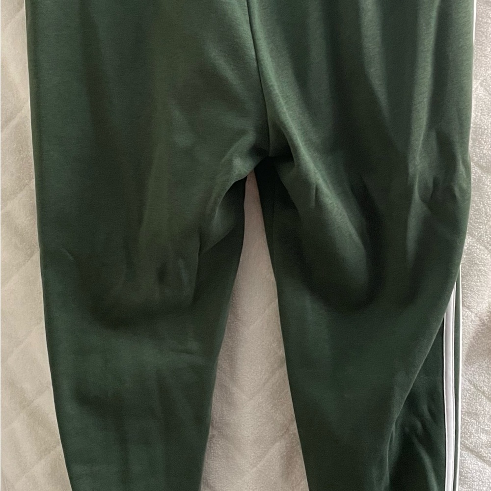 Green Adidas sweatpants - Picture 3 of 3